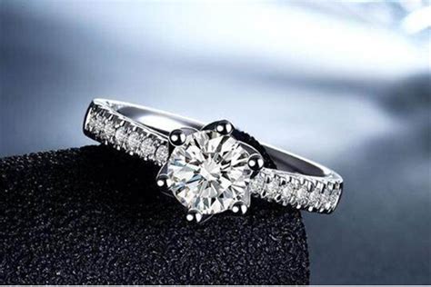 心形钻石戒指的寓意及图片介绍 – 我爱钻石网官网