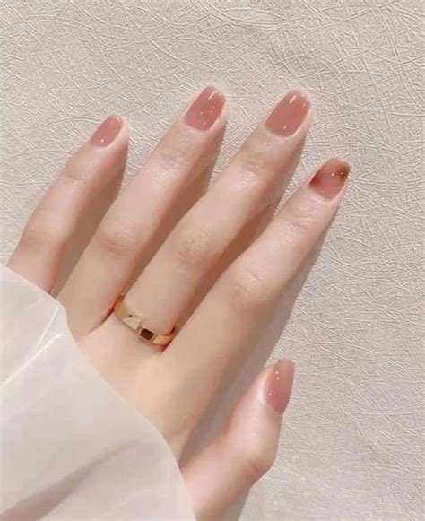 美甲纯色显白图片