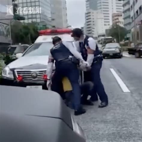 日版“弗洛伊德”！外国男子遭警察掐脖引发抗议示威|土耳其_新浪新闻