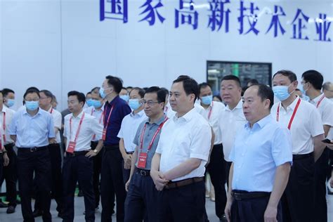 江西省工业项目建设推进现场会 走进新能源企业_凤凰网视频_凤凰网