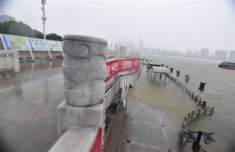 武汉的直接防洪措施：某些地区的水位持续下降，并在整个河流中发出警报-足够资源
