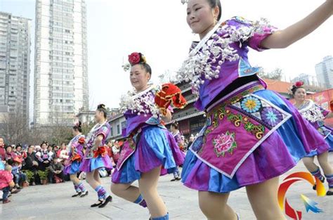 凯里举行首届农民广场舞大赛（组图） - 黔东南县市新闻-凯里 - 黔东南信息港
