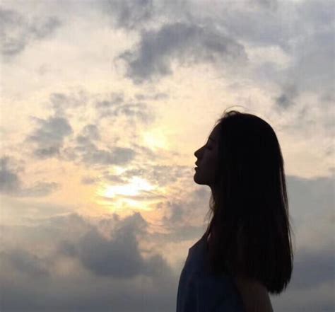古风情侣头像不明显女生