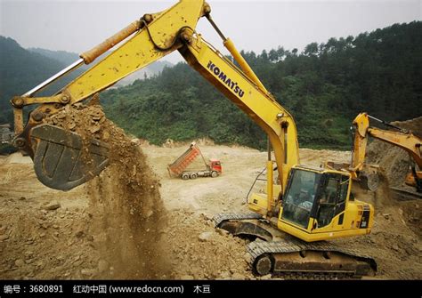 挖土机正在施工现场开山高清图片下载_红动中国