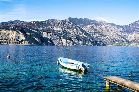 意大利加尔达湖全景照片高清图片下载-正版图片504946041-摄图网