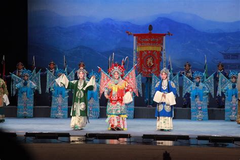 上海戏曲人在东京收看国庆阅兵直播，带着“梅兰芳访日100 周年纪念公演”走出去