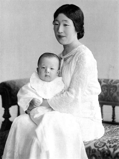 1945年麦克阿瑟会见裕仁天皇, 一张照片引起日本民众愤怒|天皇|麦克阿瑟|日本民众_新浪新闻