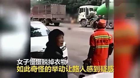实拍：女子当街脱衣裸奔，反常举动吓坏路人已被警方带走_腾讯视频