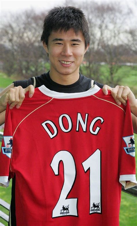 2004年的今天：董方卓成为第一位加盟曼联的中国球员-直播吧zhibo8.cc