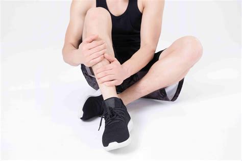 【图】腿疼按摩哪里可以缓解 几个舒缓部位你要知道_腿疼_伊秀美体网|yxlady.com