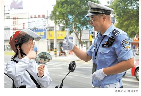 陕西渭南：宣传“放管服”便民新措施-人民图片网