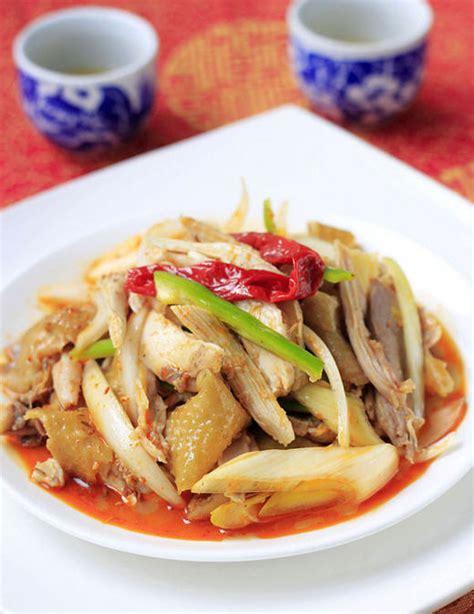 新疆特色美食——椒麻鸡拌面