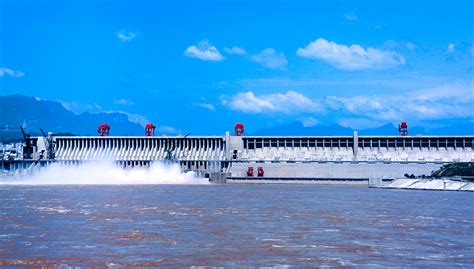 2020年中国水力发电量、装机容量及弃水电量分析[图]_智研咨询