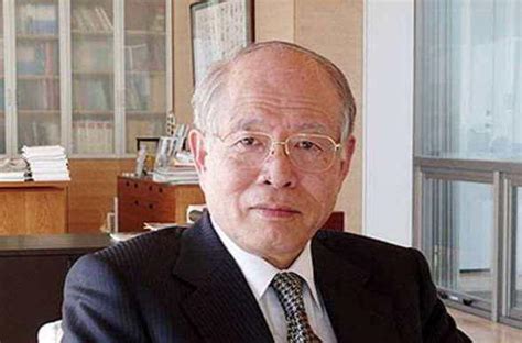 历史上的今天9月3日_1938年野依良治出生。野依良治，日本化学家，2001年获诺贝尔化学奖。