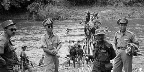 抗战老照片 中国远征军在缅甸 和美军一同战斗炮击日军