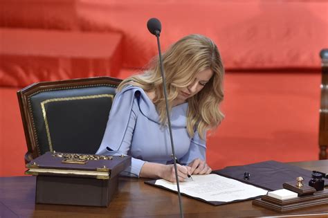 女总统基塔罗维奇在全世界火了一把 提前预约马克龙看世界杯决赛视频 _网络排行榜