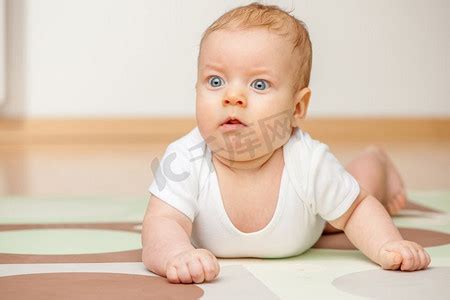 四个月婴儿摄影图片-四个月婴儿摄影作品-千库网