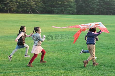 放风筝的孩子们高清图片下载-正版图片501125735-摄图网