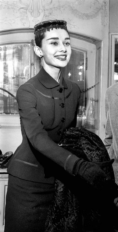 奥黛丽·赫本1954年生活照：最精致优雅的美人 - 倾城网