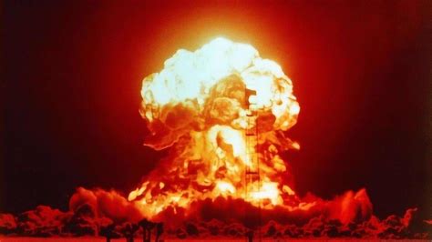 历史上的今天10月16日_1964年中国在新疆罗布泊成功试爆了首枚原子弹，成为第5个拥有核武器的国家。