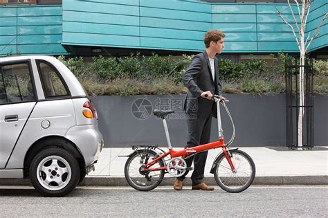 骑自行车的人高清图片下载-正版图片501472119-摄图网