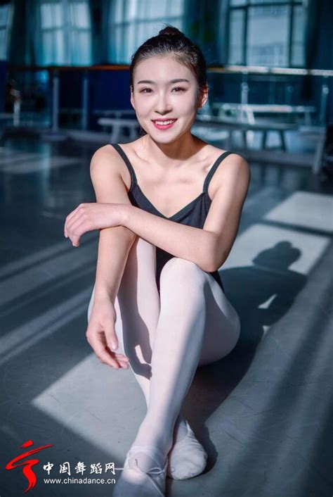 舞蹈生甜美女生图片头像