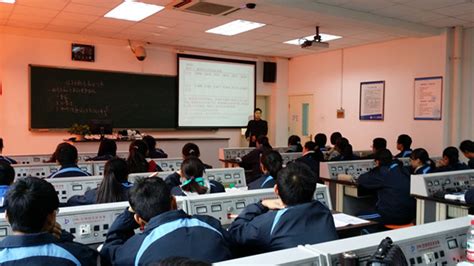 郑州市教育局英语骨干教师到郑州16中观评课--郑州市第十六中学