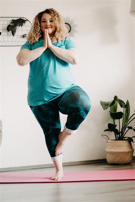 Curvy Yoga für Übergewichtige - In Fat Style