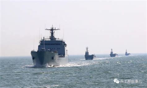 泰国购买中国071E船坞登陆舰，排水量2.5万吨创下历史之最_手机新浪网