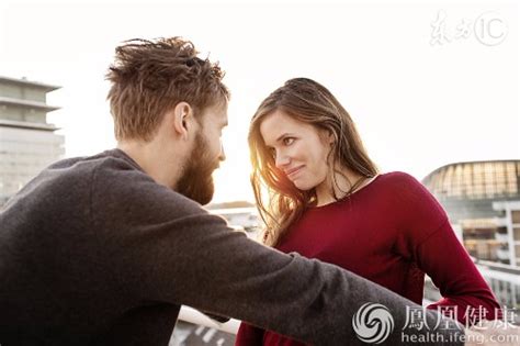 女人对男人“一见钟情”时发生的生理反应_凤凰健康