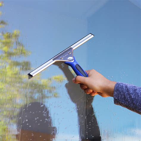 专业玻璃清洗工具有哪些？如何擦玻璃更干净？