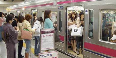 日本电车地铁设女性专用车厢防性骚扰_国内新闻_环球网