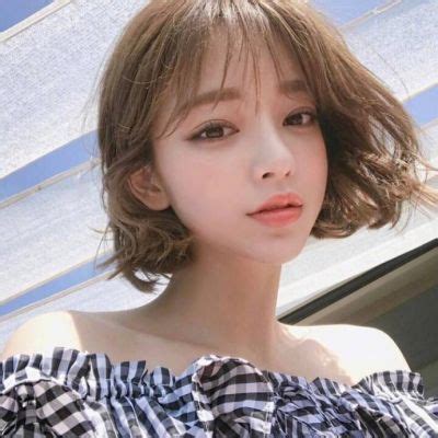 女生头像露肩温柔