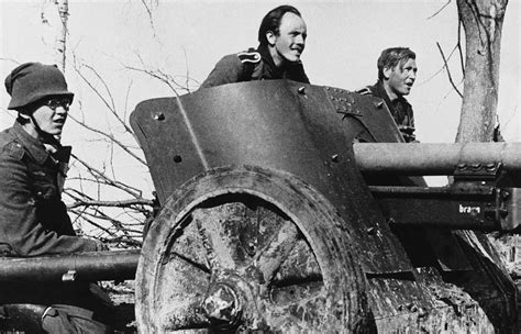 苏德战争爆发前，苏军的作战思想是过于强调进攻，忽视战略防御_坦克