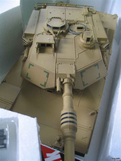 西方给的豹2坦克，挡不住俄军穿甲弹！乌军只好加了一堆“砖头”
