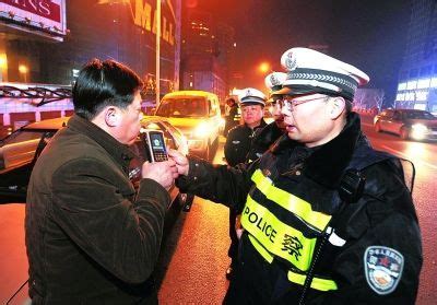 武汉厅局级干部醉驾上路开10米被拘 仕途受影响--时政--人民网