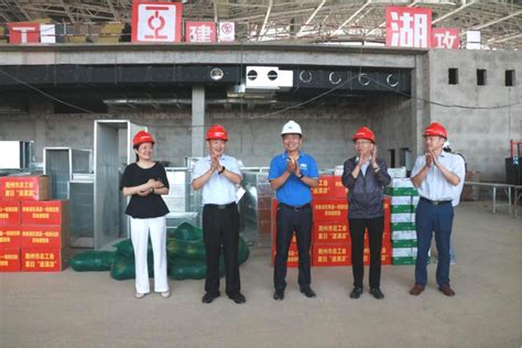 荆州市总工会为荆州机场参建人员“送清凉”
