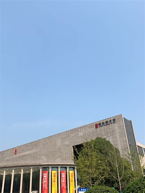 吉首美术馆：一座横跨江面，兼做步行桥的美术馆 - 建筑设计 - 新湖南