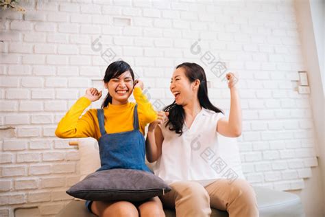 兴奋开心的图片