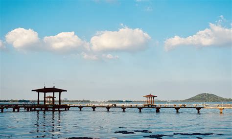 武汉东湖听涛40岁“老泳场”回归，游客点赞东湖是人民乐园-新闻频道-和讯网