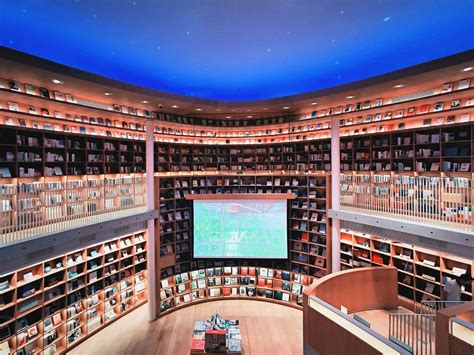 2023光的空间新华书店(爱琴海购物公园店)购物,...它最里面的阅读区，座位数...【去哪儿攻略】