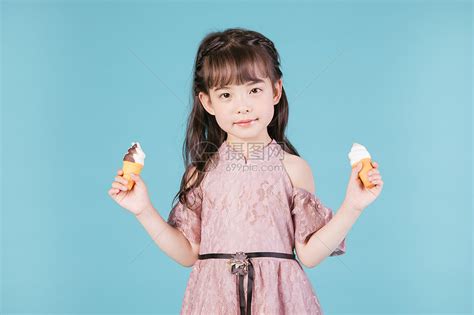 儿童小女孩形象手持冰淇淋雪糕玩具高清图片下载-正版图片500924007-摄图网