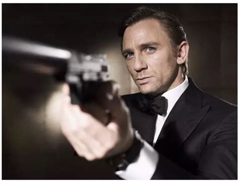 007携经典战车回归 历届邦德座驾回顾:历届007系列电影海报大赏-爱卡汽车