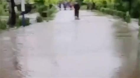 实拍黑龙江五常市洪水现场：房屋、道路皆被淹水_凤凰网视频_凤凰网