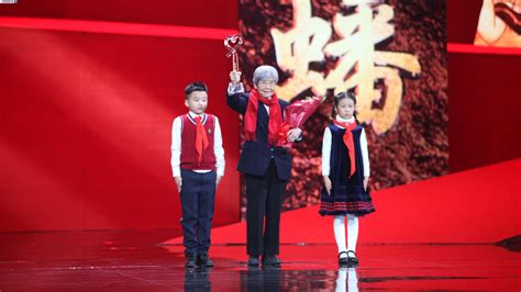致敬！这3位教师获2016感动中国十大人物（附历年盘点）_国内新闻_环球网