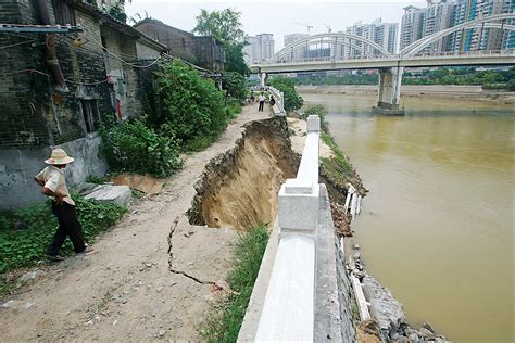 受台风“韦帕”影响 广西宁明洪水冲毁路面-天气图集-中国天气网