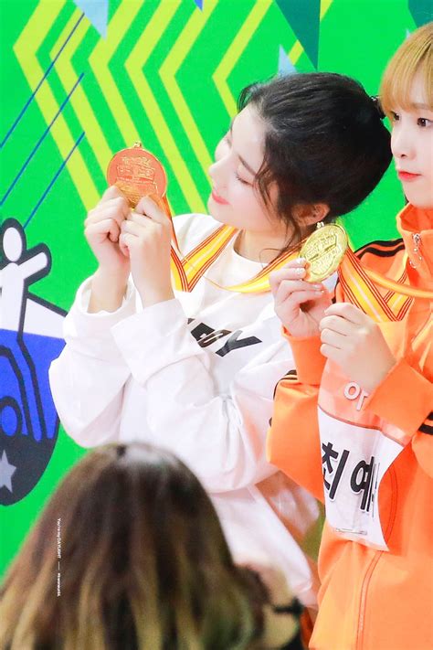 女爱豆权恩妃图片