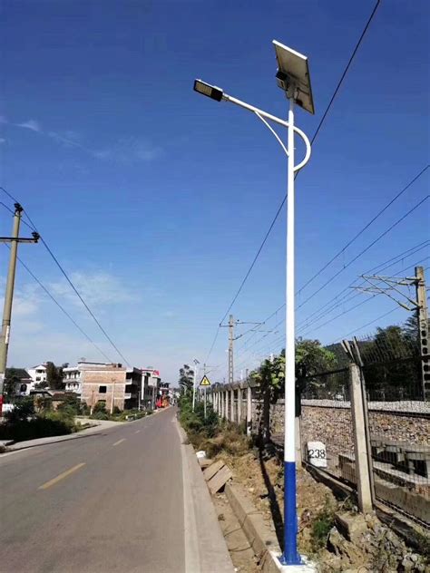 太阳能路灯安装图图片