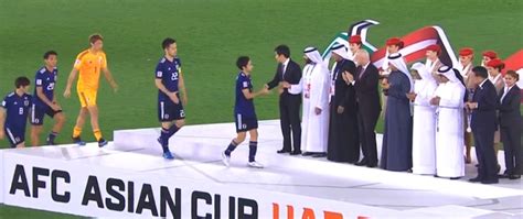 2019年亚洲杯：卡塔尔夺冠后列队致敬日本 将掌声送给手下败将_体育新闻_海峡网