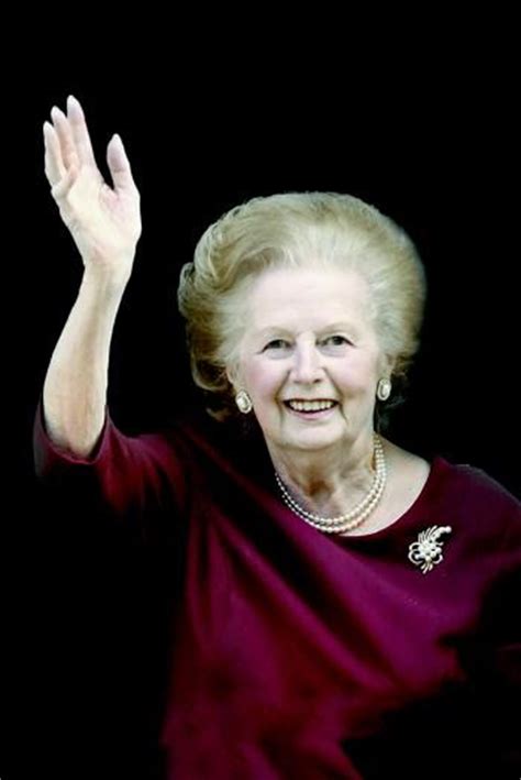 英国前首相撒切尔夫人标志性黑色手包被拍卖_财经_腾讯网
